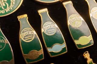 Lote 21 pins Perrier deportivos