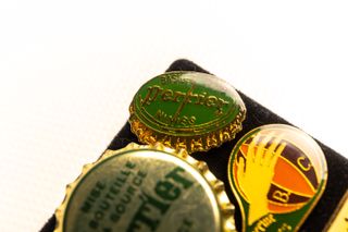 Lote 21 pins Perrier deportivos