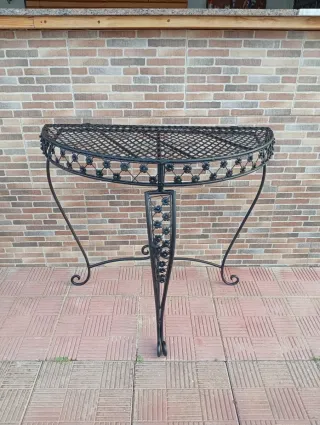 Mesa auxiliar de metal negra