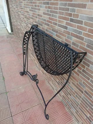 Mesa auxiliar de metal negra