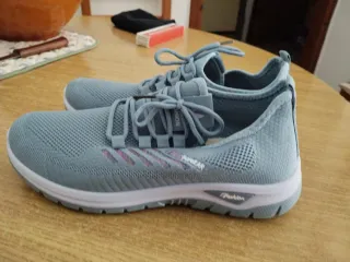 Deportivas Teal y Morado