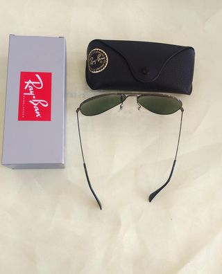 Gafas de sol Ray-Ban grises y negras