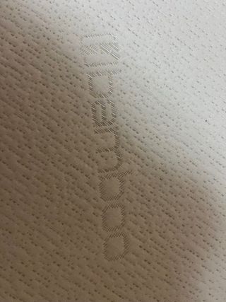 Cuna de madera blanca con colchón