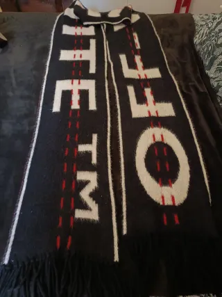 Bufanda Off-White negra y blanca