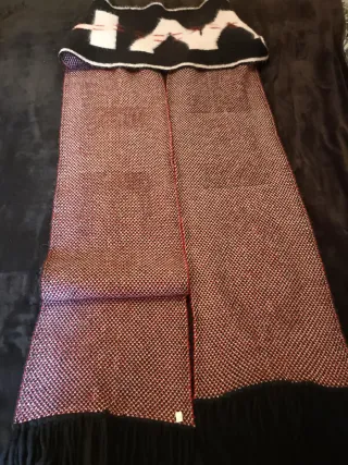 Bufanda Off-White negra y blanca