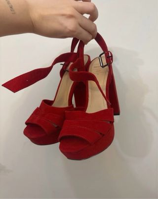 Tacones rojos plataforma