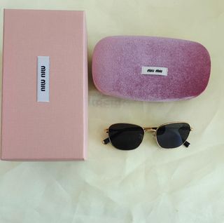Gafas de sol Miu Miu rosas y blancas