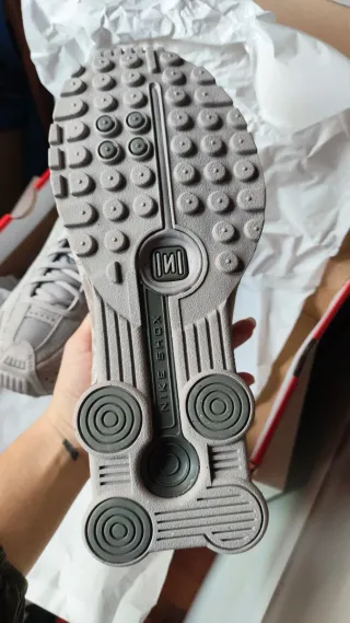 Nike Shox R4 Talla 38 Beige/Rosa