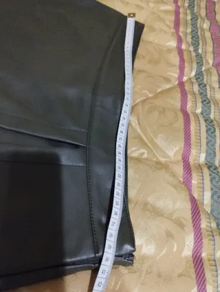 Gonna pantaloncino effetto pelle verde