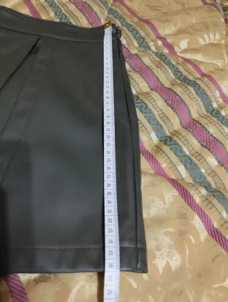 Gonna pantaloncino effetto pelle verde