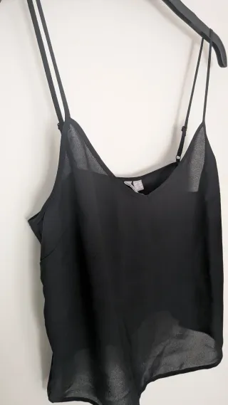 Top ASOS negro tirantes fino
