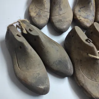 Lote de 12 hormas de zapatero vintage