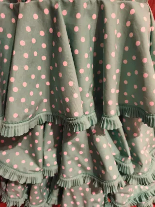 Traje de flamenca verde agua con lunares blancos