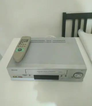 Reproductor VHS Sanyo 6-Head Hi-Fi Stereo