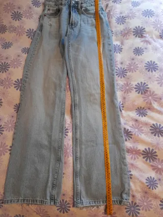Pantalón vaquero Stradivarius Talla 34
