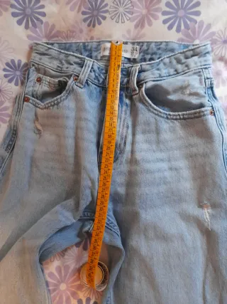 Pantalón vaquero Stradivarius Talla 34