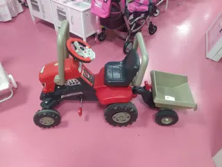 Tractor a pedales para niños con remolque
