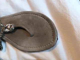 Sandalias fiesta pedrería verdes y plateadas