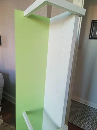 Estantería juvenil verde y blanca