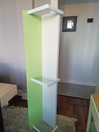 Estantería juvenil verde y blanca