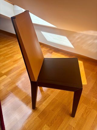 Silla tapizada piel y madera