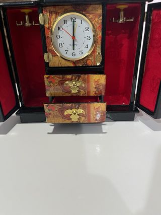 Joyero con reloj y cajones