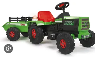Tractor a batería verde con remolque