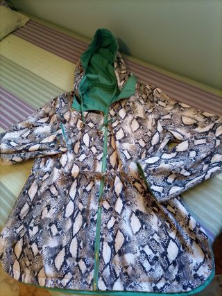 Chaqueton reversible estampado serpiente T.46-48