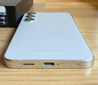 Samsung Galaxy S24+ con caja