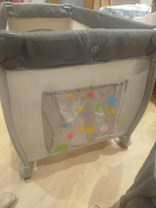 Cuna de viaje marca Asalvo y colchón Dalmohadon