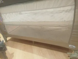 Cuna de viaje marca Asalvo y colchón Dalmohadon