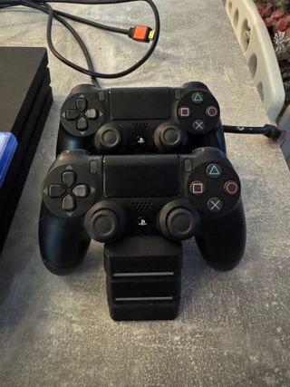 PS4 Pro + Extras (Leer descripción, es ruidoso)