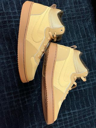 Zapatillas Nike Borreguito Beige/Marrón