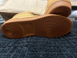 Zapatillas Nike Borreguito Beige/Marrón