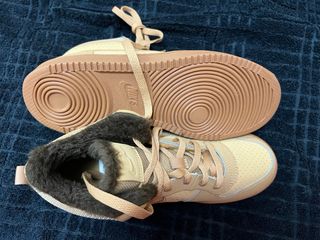 Zapatillas Nike Borreguito Beige/Marrón