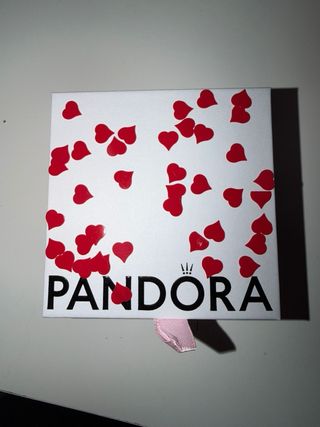 Collar dorado con corazón