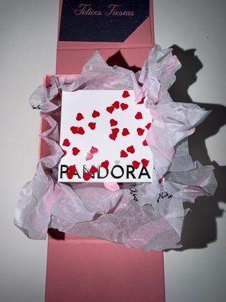 Collar dorado con corazón