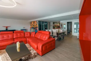 Sofá modular de piel rojo