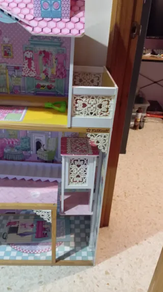 Casa de muñecas de madera