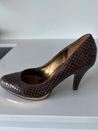 Zapatos tacón Massimo Dutti piel serpiente