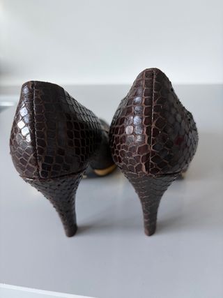 Zapatos tacón Massimo Dutti piel serpiente