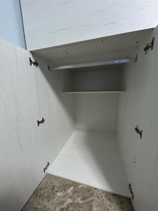 Cama tren negra y blanca