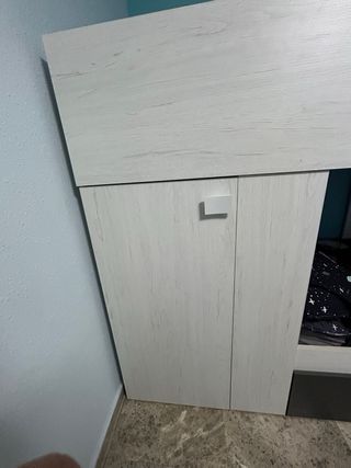 Cama tren negra y blanca