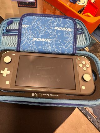 Nintendo Switch Lite Grigia con custodia Sonic