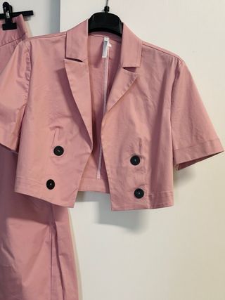 Completo giacca corta e pantaloni rosa