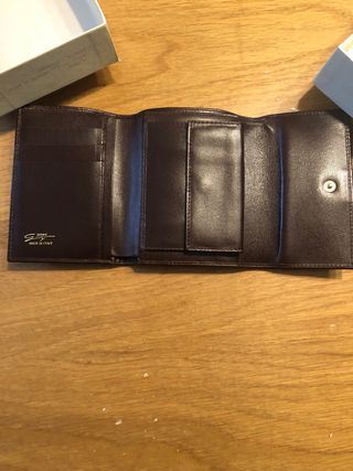 Portafoglio donna Genny marrone con placca e logo,