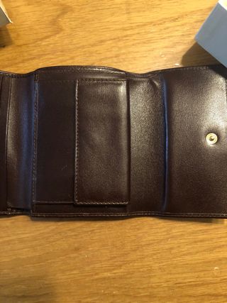 Portafoglio donna Genny marrone con placca e logo,