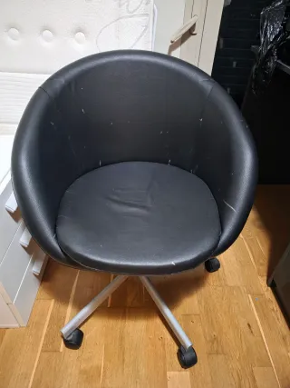 Silla giratoria negra