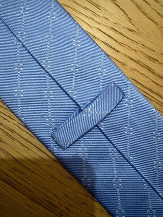 Cravatta blu con fantasia