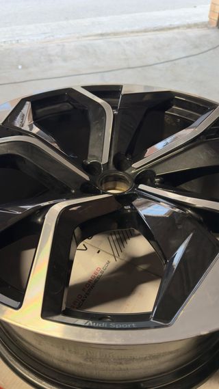 Juego 4 Llantas Audi RSQ8